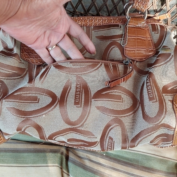 Gussaci Large 2-Tone Large Handbag/Purse - Picture 6 of 16